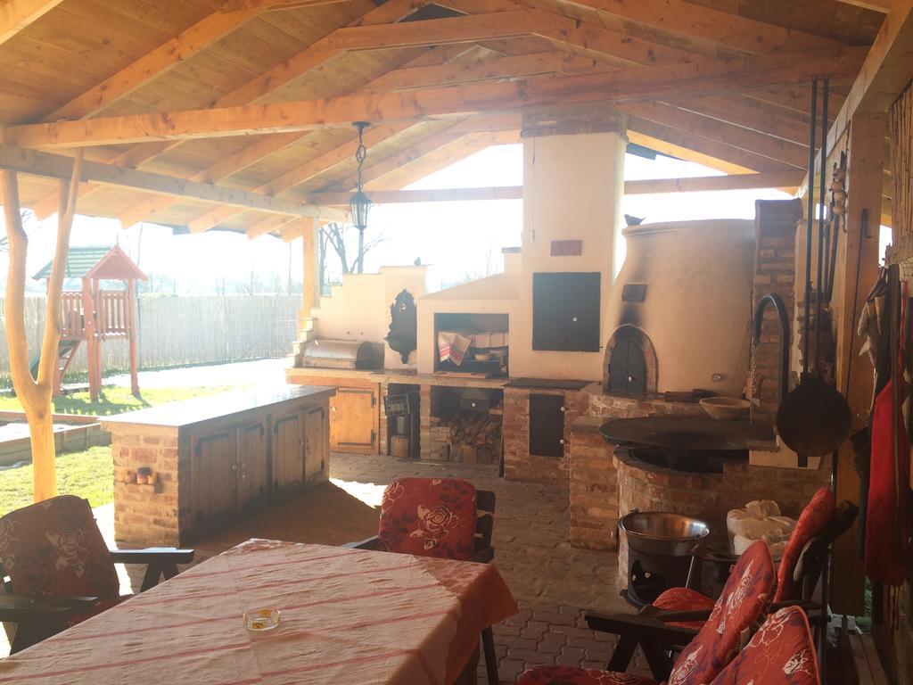 Bibic Vendeghazak Hotel Nagybajom Bagian luar foto