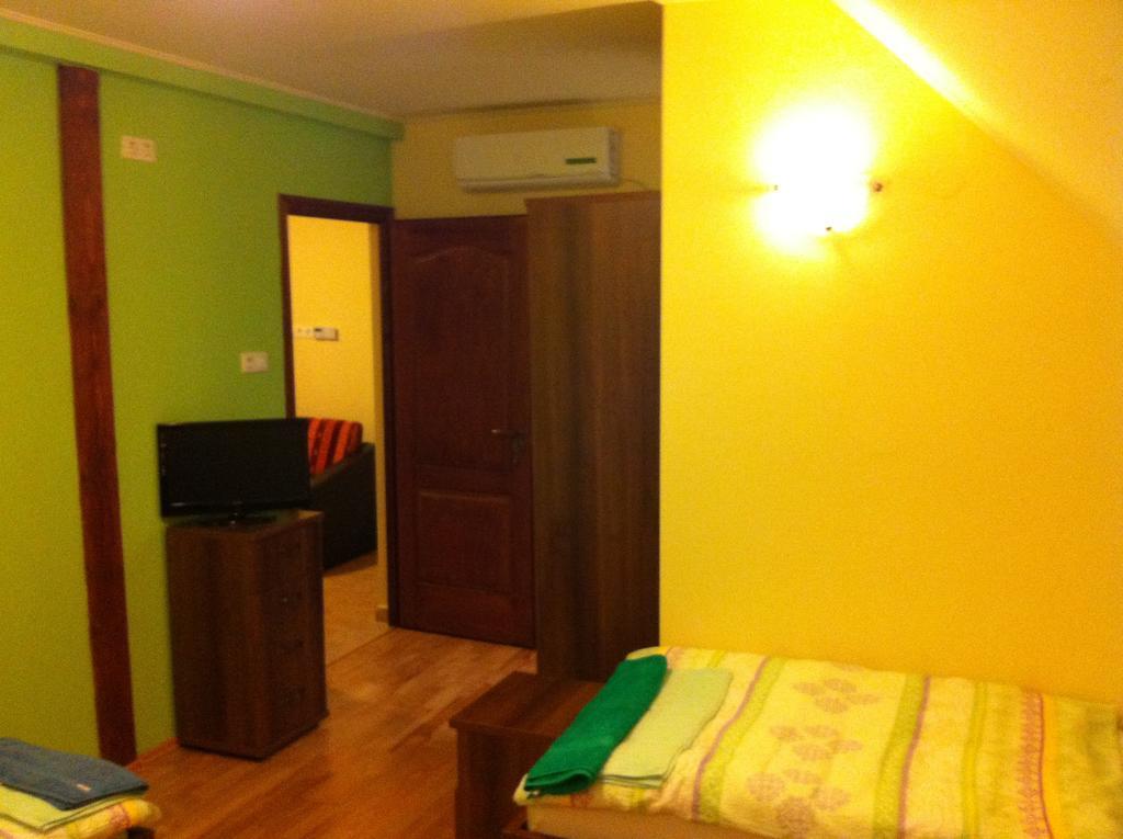 Bibic Vendeghazak Hotel Nagybajom Bagian luar foto