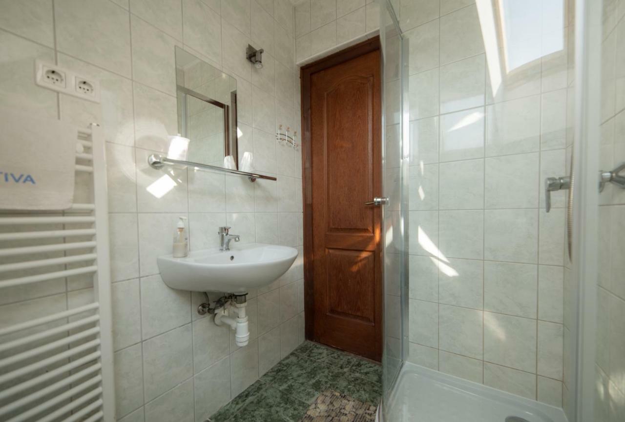 Bibic Vendeghazak Hotel Nagybajom Bagian luar foto