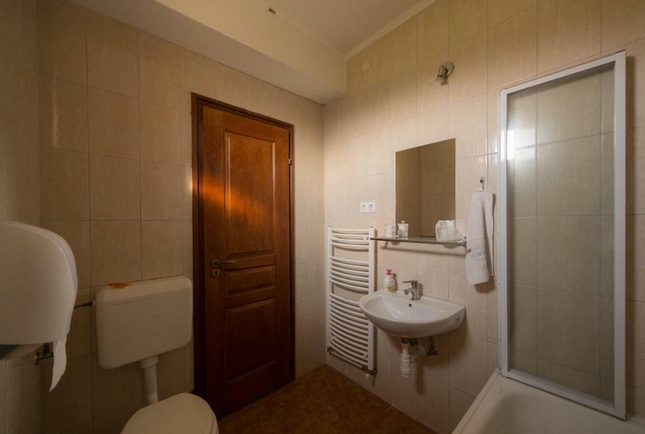 Bibic Vendeghazak Hotel Nagybajom Bagian luar foto