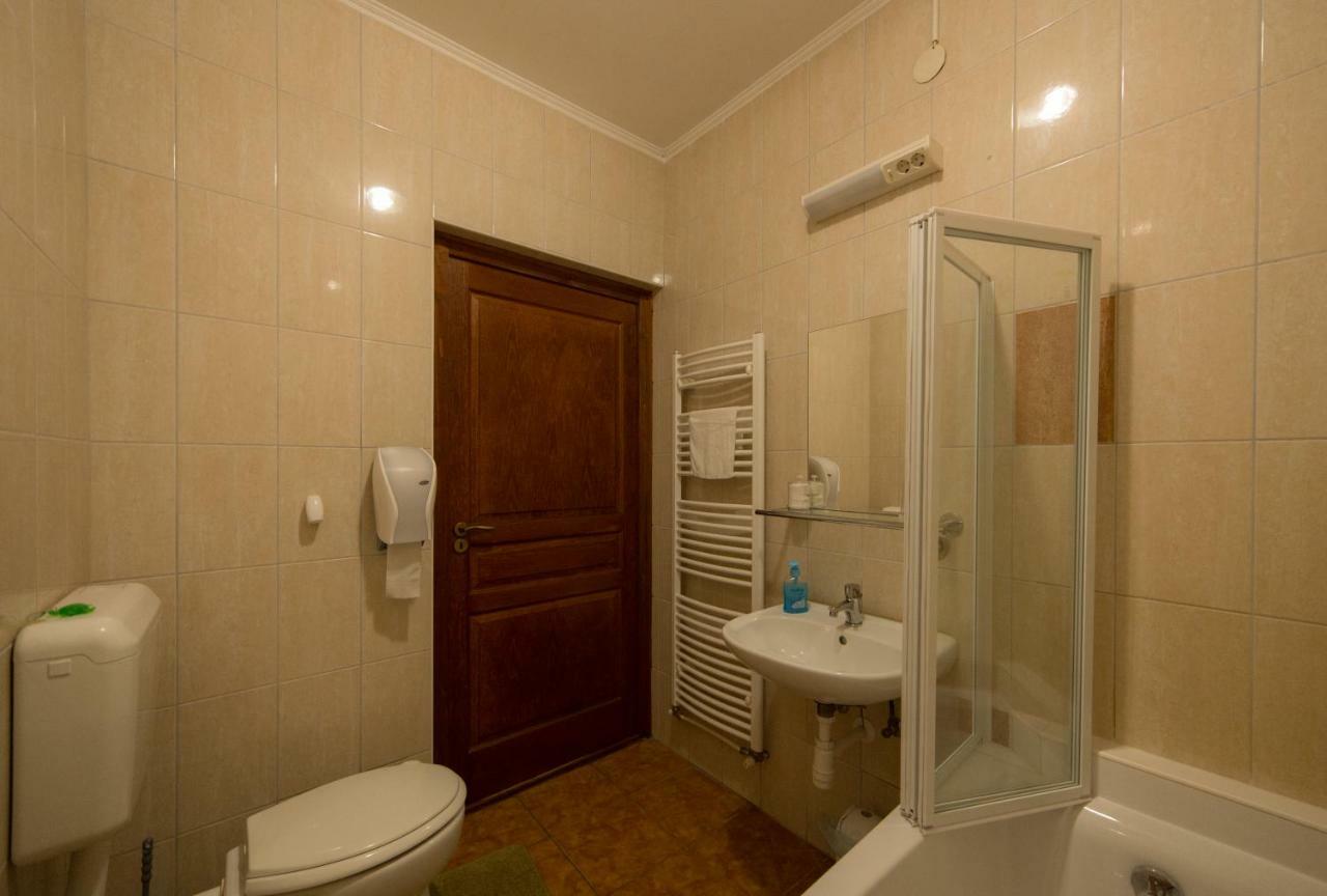 Bibic Vendeghazak Hotel Nagybajom Bagian luar foto